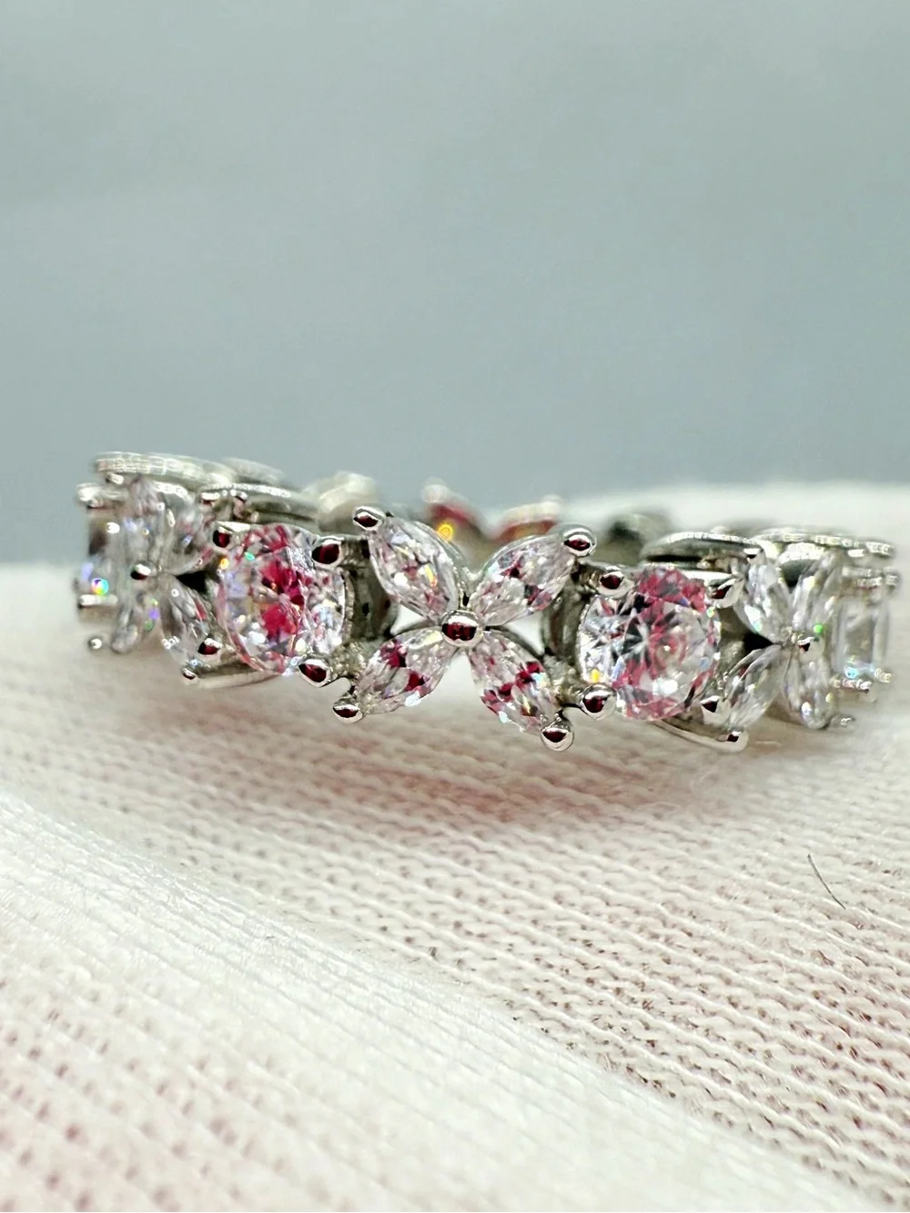 Sterling Silver Natural Zircon Floral Design Ring!